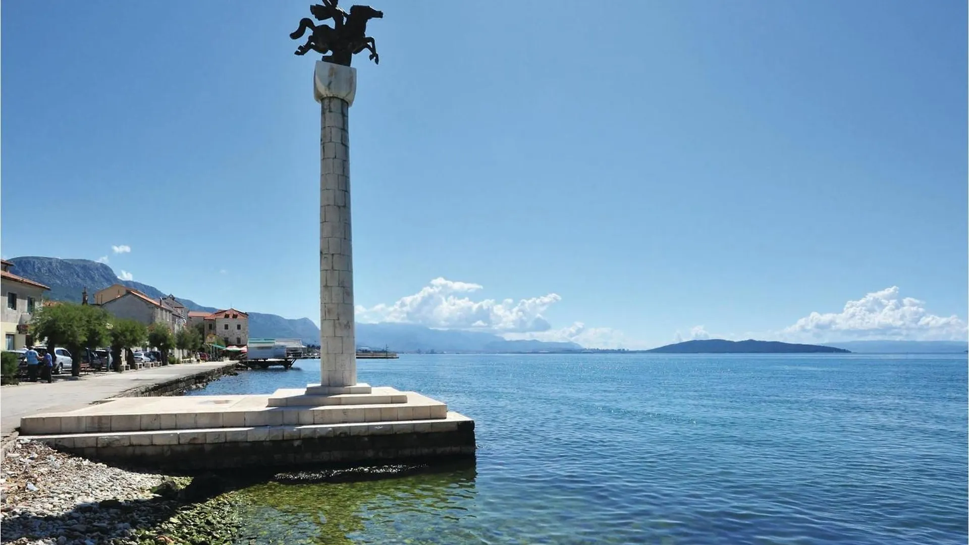 2 Bedroom Stunning Apartment In Kastel Stari Kastela Croatia
