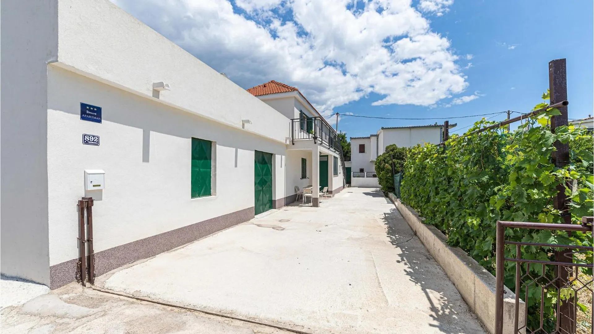 2 Bedroom Stunning Apartment In Kastel Stari Kastela