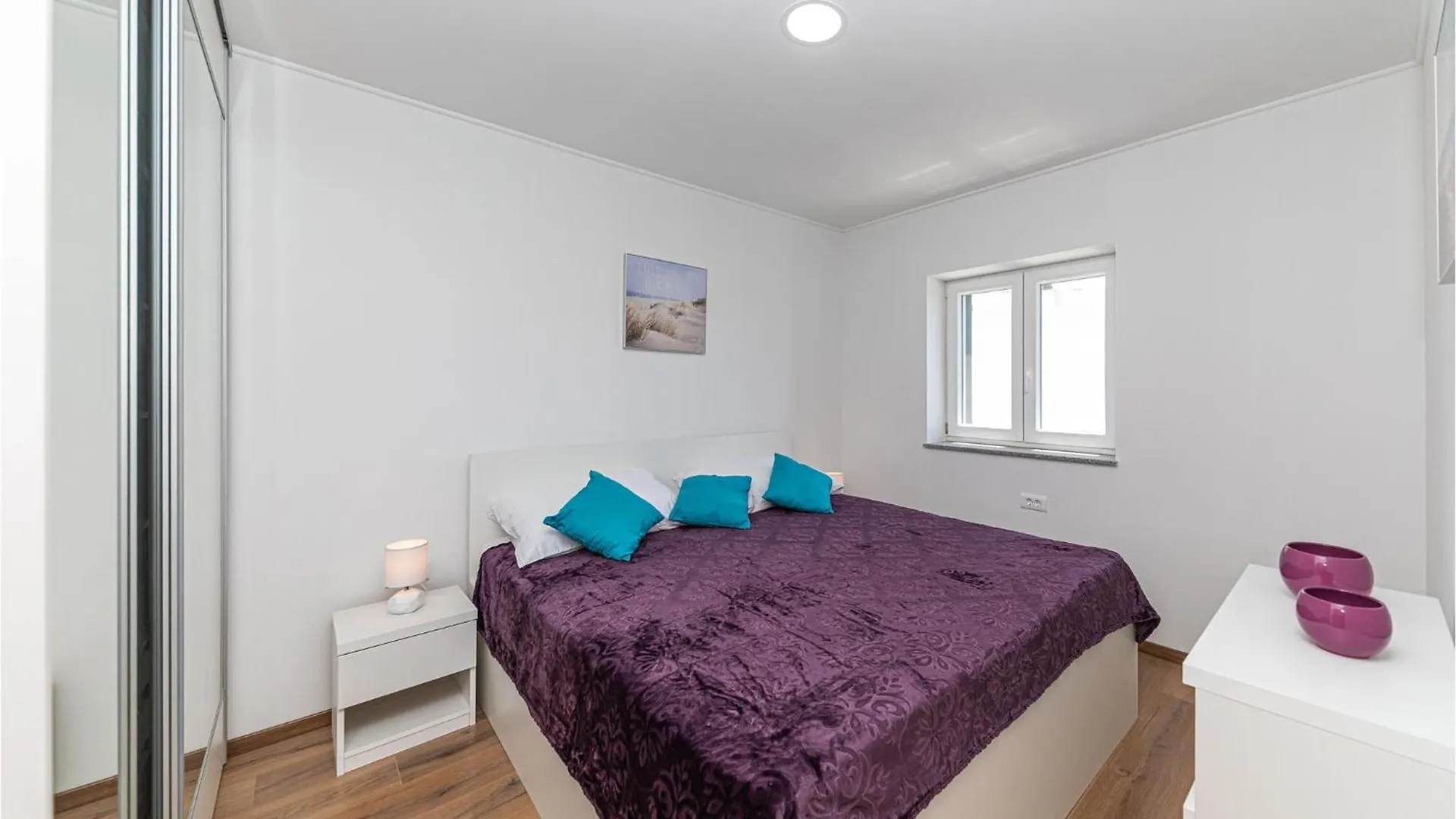 2 Bedroom Stunning Apartment In Kastel Stari Kastela 0*,