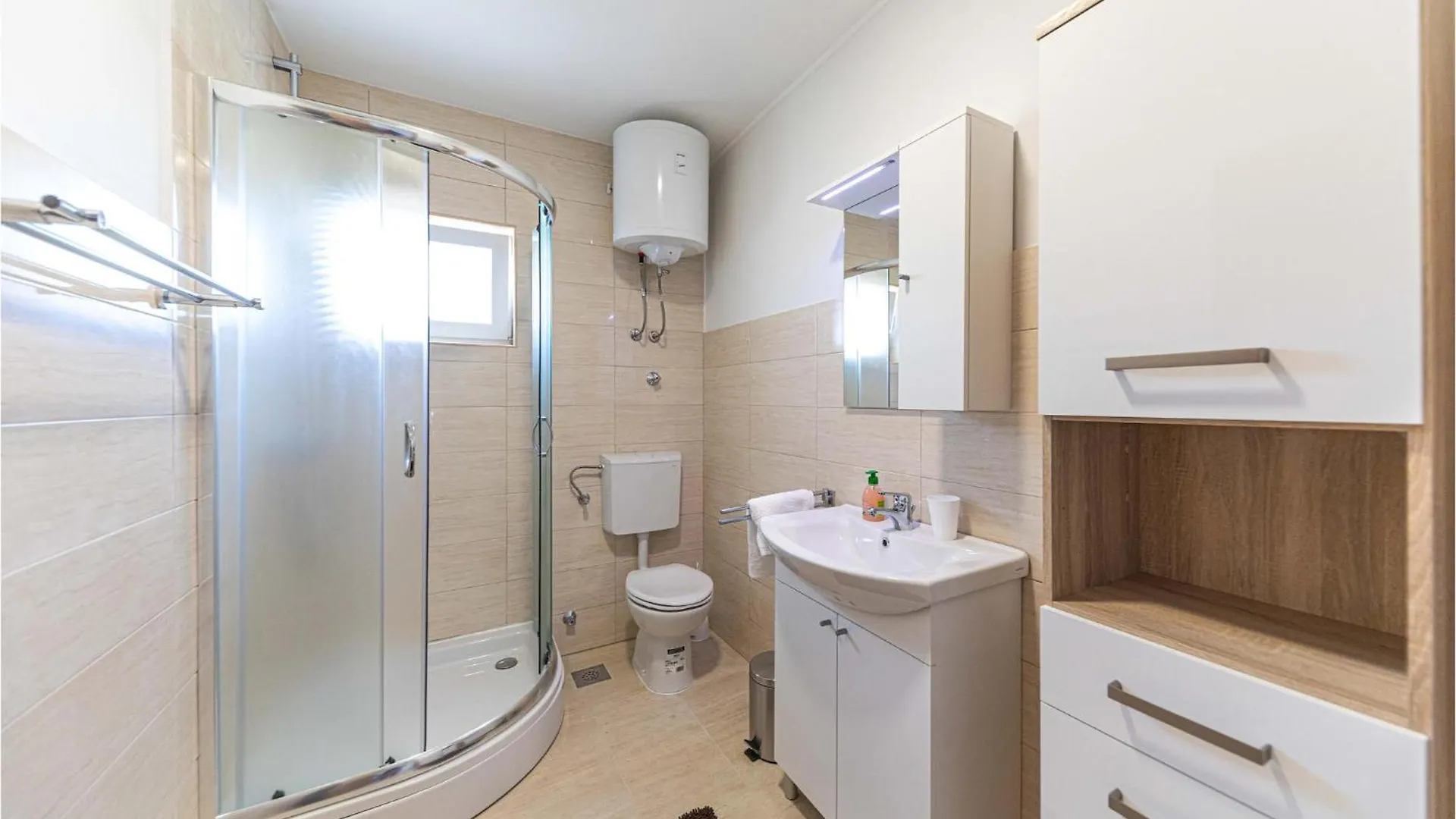 2 Bedroom Stunning Apartment In Kastel Stari Kastela
