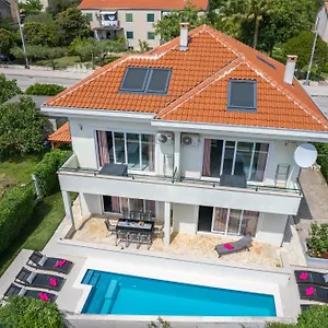  Apartament Barbara-kastela With Heated Pool
